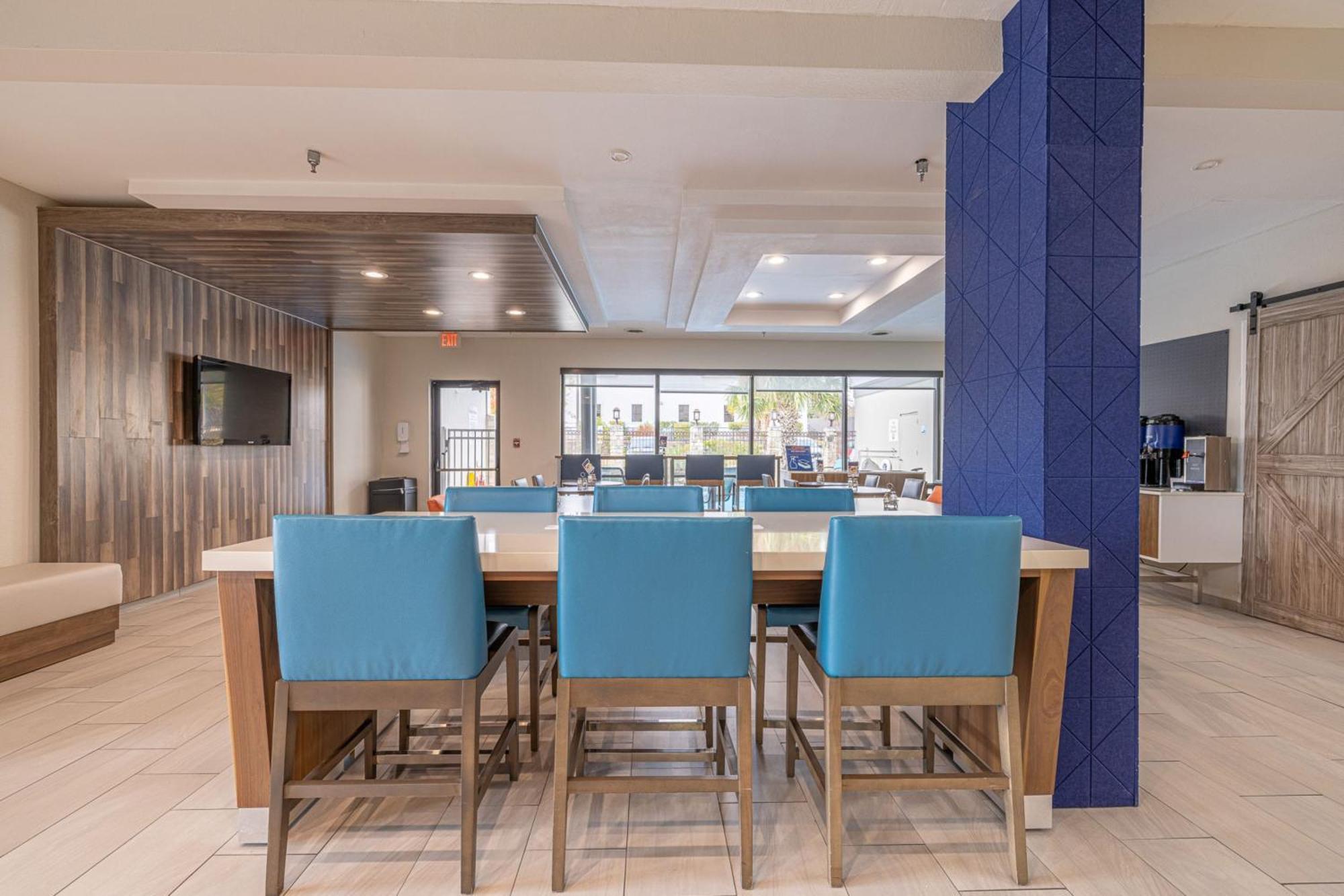 Holiday Inn Express & Suites College Station By Ihg Exterior foto