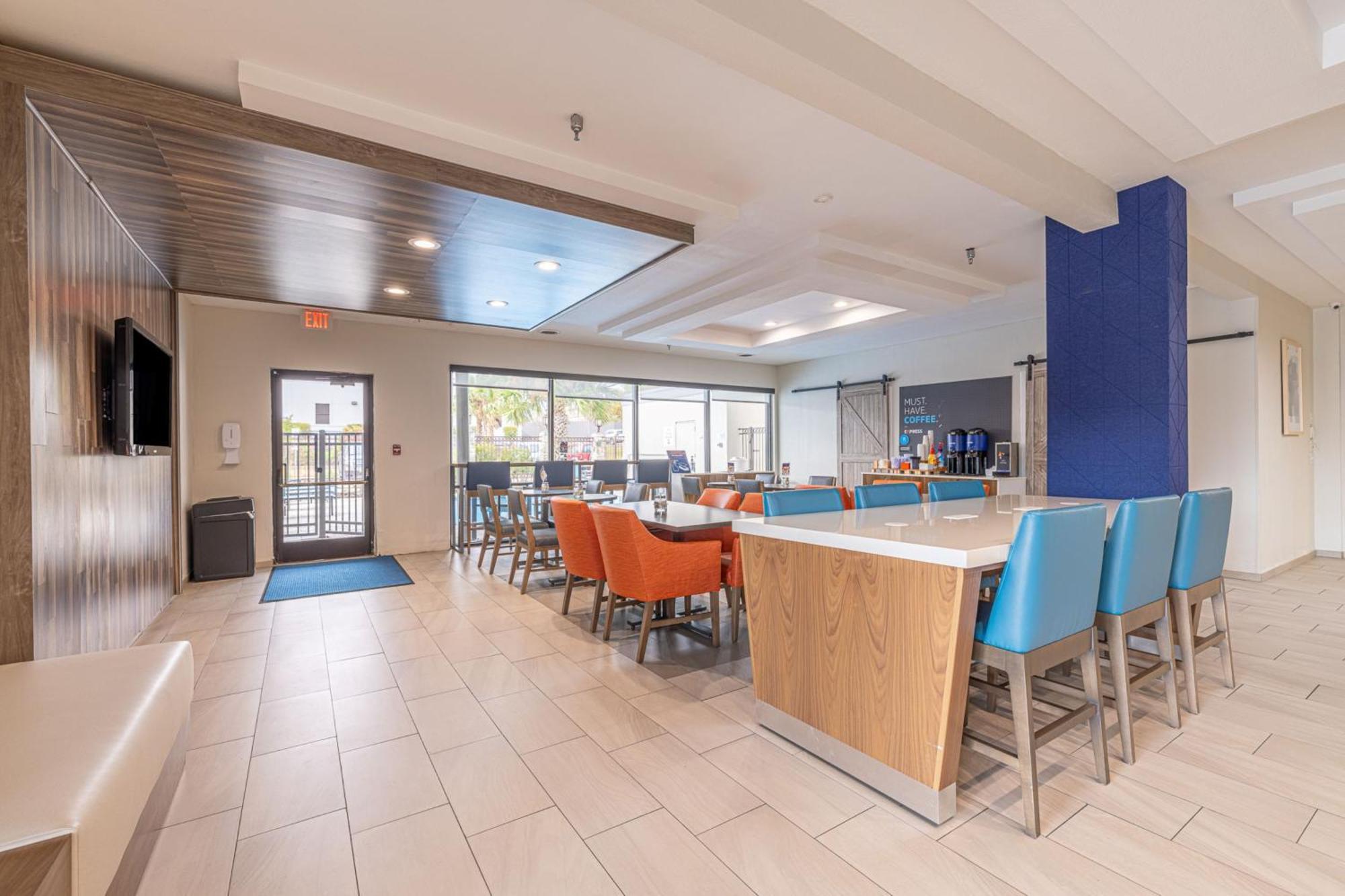 Holiday Inn Express & Suites College Station By Ihg Exterior foto