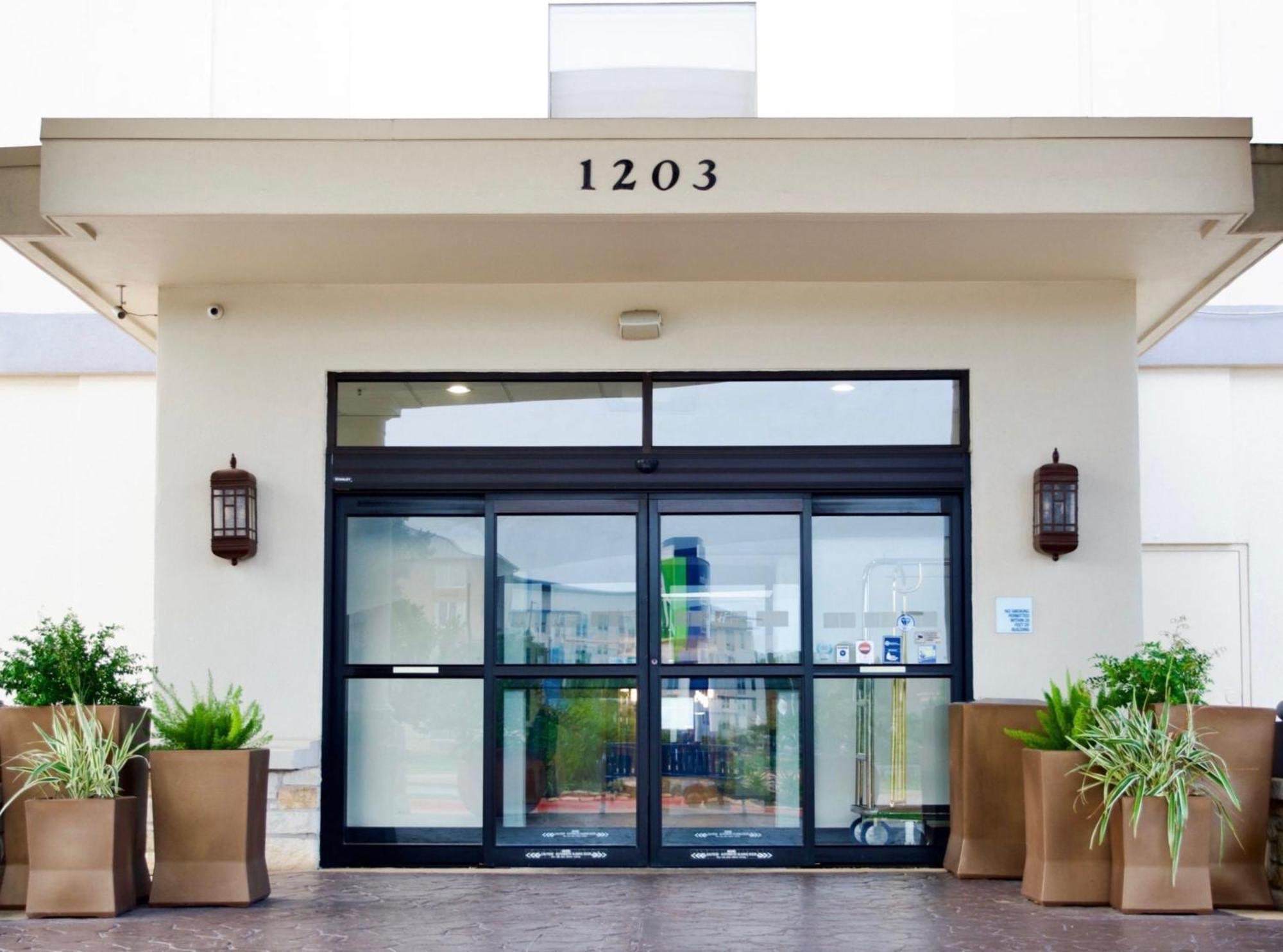 Holiday Inn Express & Suites College Station By Ihg Exterior foto